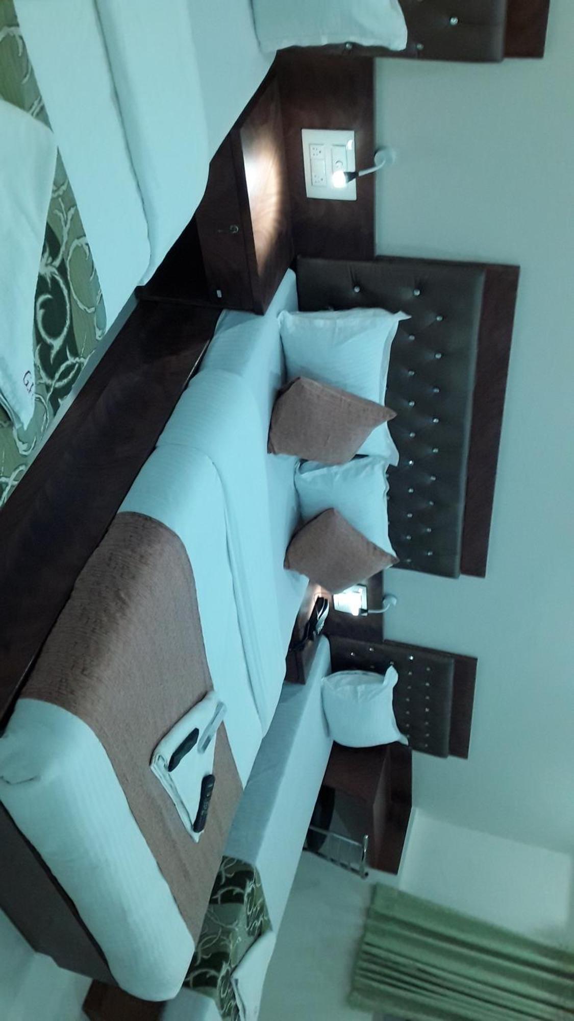 Hotel Golden Hayyath Inn Mumbai  Buitenkant foto