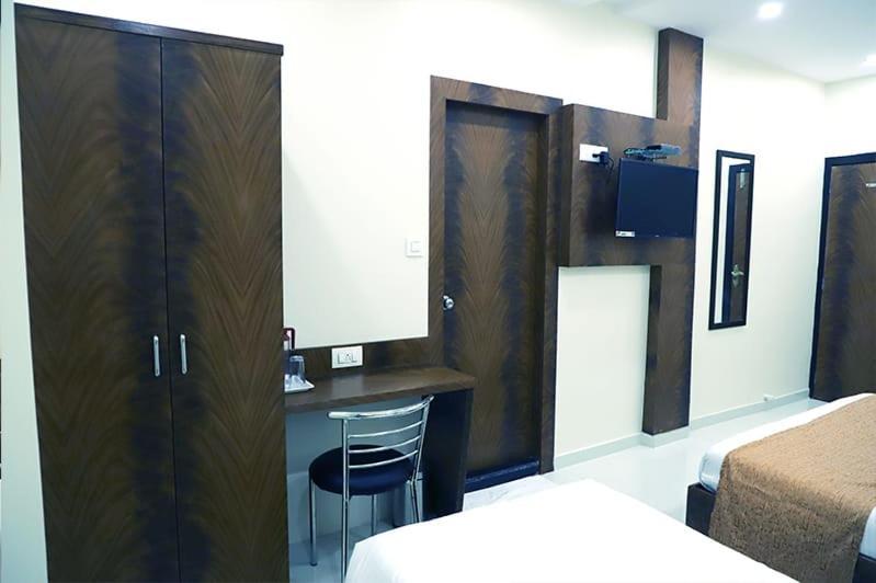 Hotel Golden Hayyath Inn Mumbai  Buitenkant foto